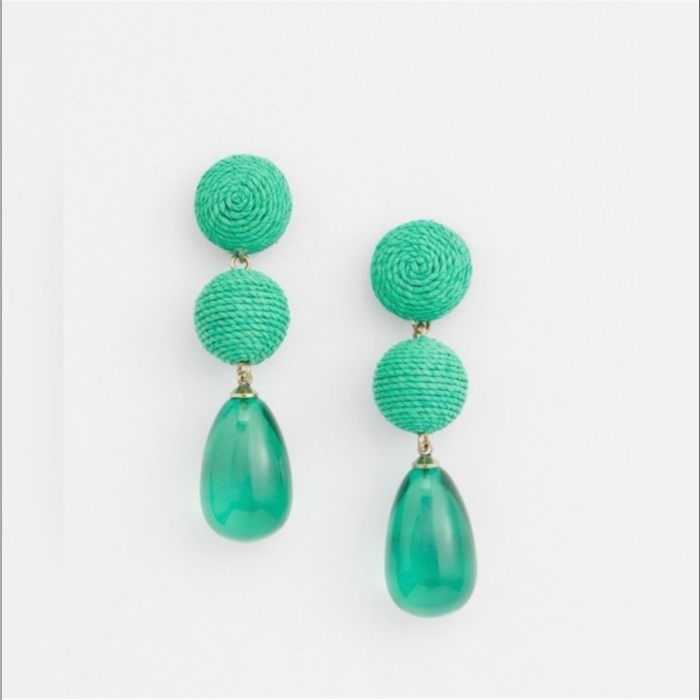 Chico’s No Droop green Raffia drop earring size 3”